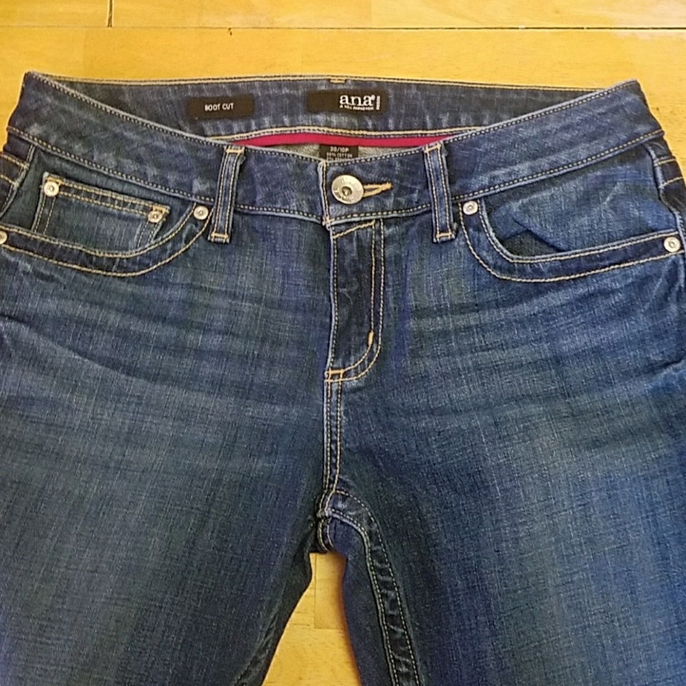 LAST CALL...Group of 5 pair assorted women's jeans